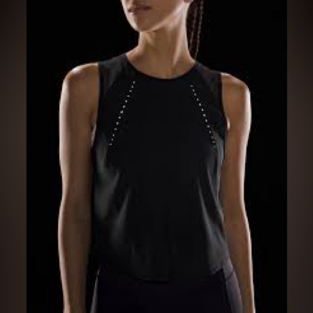 Sold ⛔️NWT lululemon sculpt cropped tank size 4